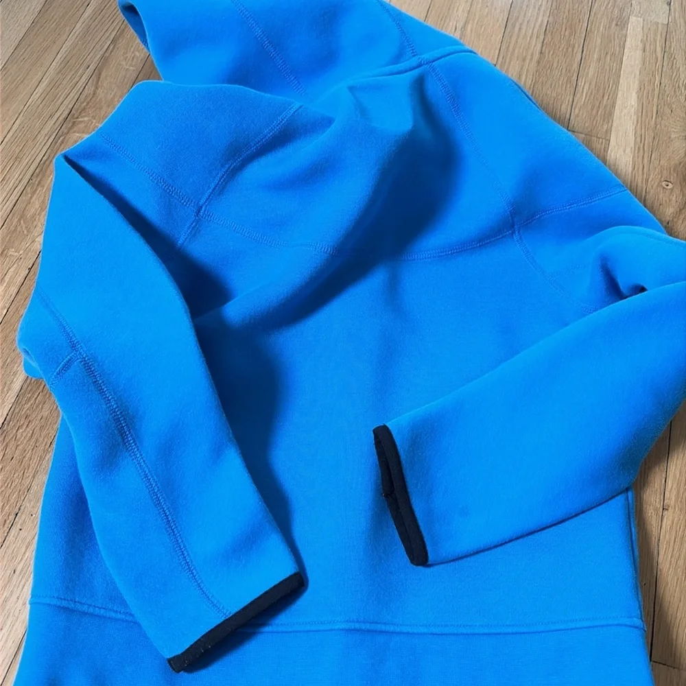 Excellent condition Nike Tech zipper sweatshirt.